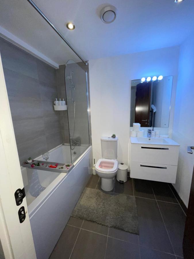 Modern Spacious 1 Bed Flat In Birmingham City Centre With Free Parking, Fast Free Wifi And Netflix Exteriör bild
