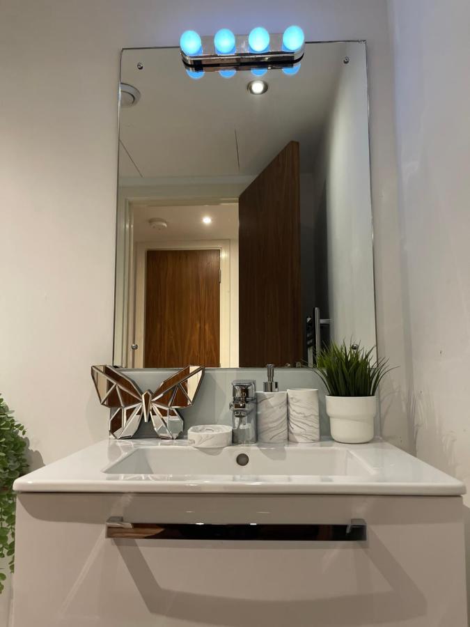 Modern Spacious 1 Bed Flat In Birmingham City Centre With Free Parking, Fast Free Wifi And Netflix Exteriör bild