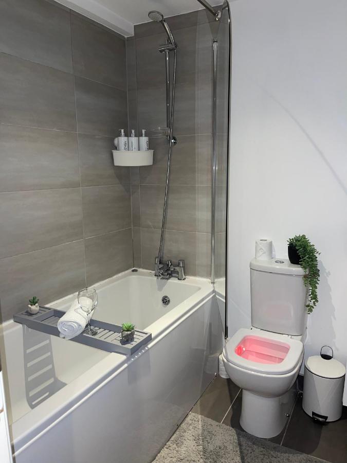 Modern Spacious 1 Bed Flat In Birmingham City Centre With Free Parking, Fast Free Wifi And Netflix Exteriör bild