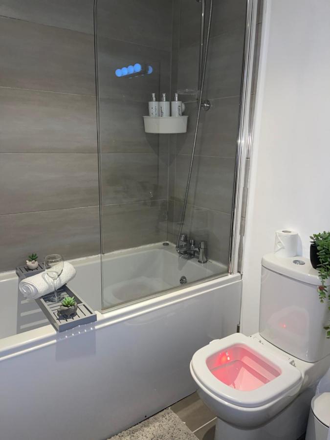 Modern Spacious 1 Bed Flat In Birmingham City Centre With Free Parking, Fast Free Wifi And Netflix Exteriör bild